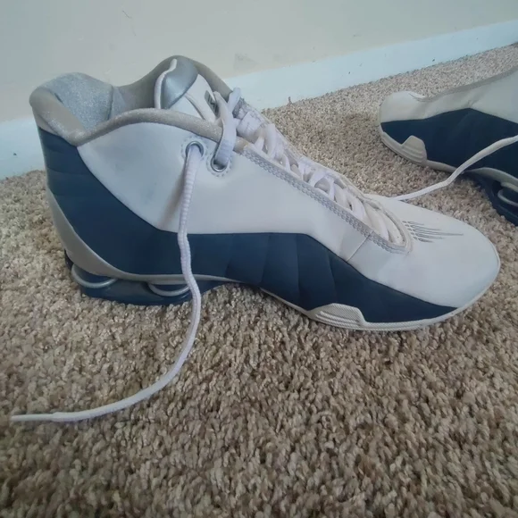 I'm selling the nike shox bb4 white silver navy.